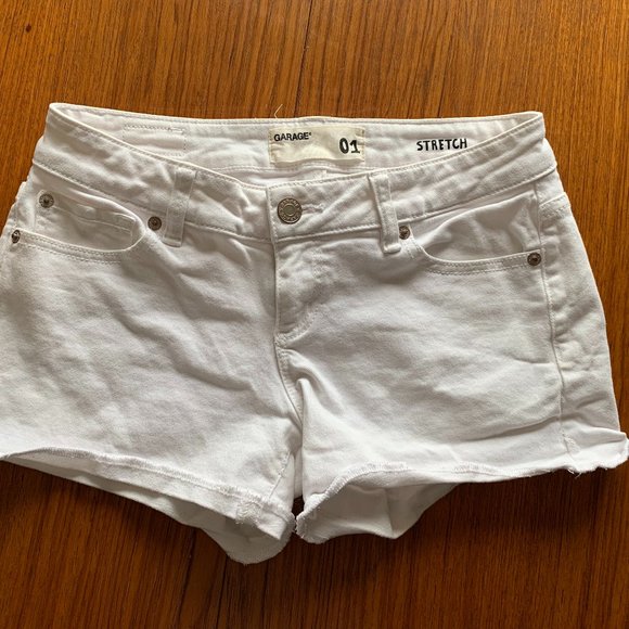 Garage Low Rise Jean Shorts (US 2) - Picture 6 of 10
